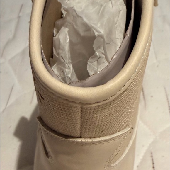 NEW Cream Ankle Boots with Cutout Design size 6 - Picture 3 of 6